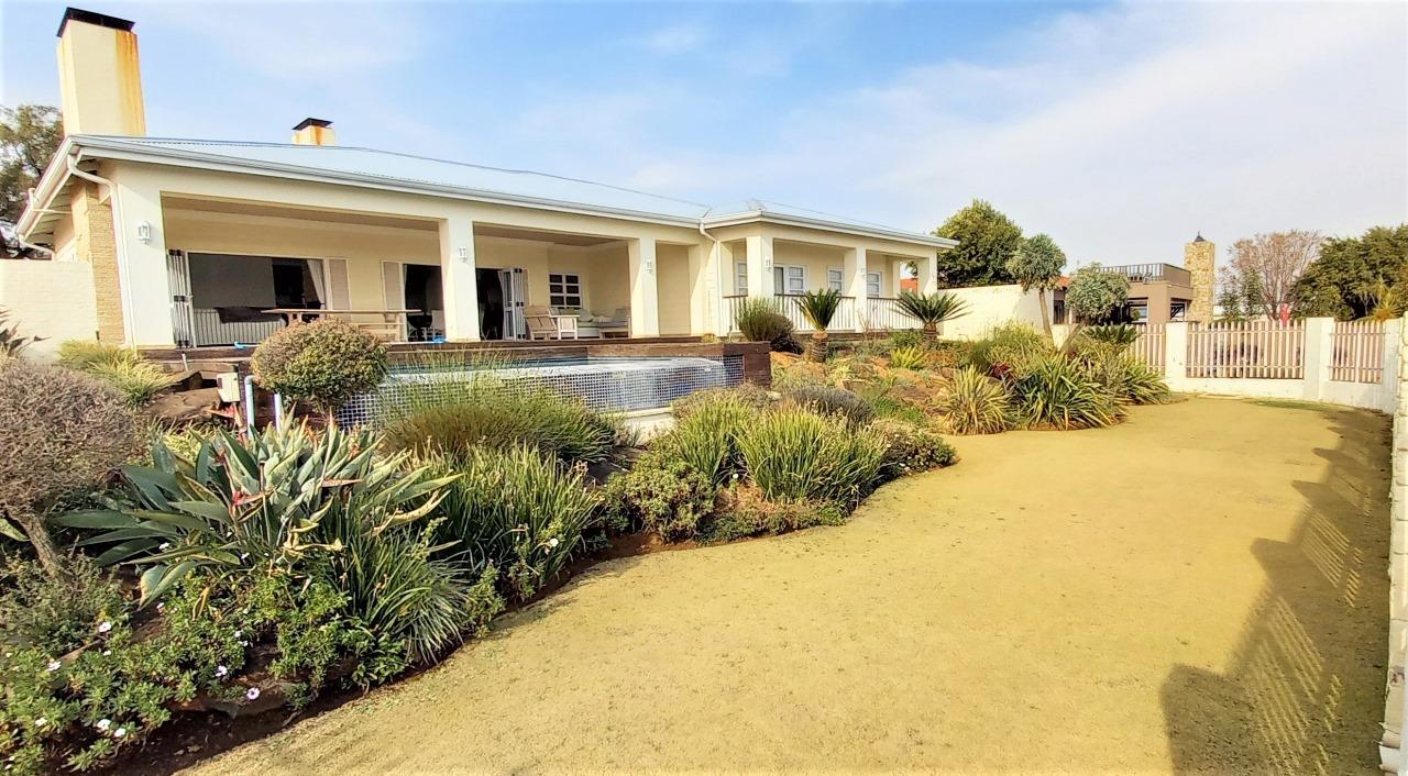 4 Bedroom House for sale in Vaal Marina 161 Harbour Town, 1144 Ring