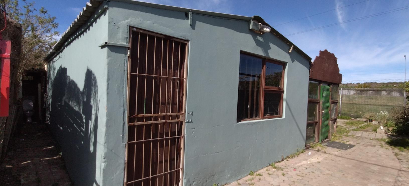 2 Bedroom House for sale in Kwanonqaba 6240 Umtata Crescent P24