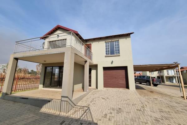 SOLE MANDATE
TOWNHOUSE FOR SALE
This Townhouse is for sale and offers you the following:

3 Bedrooms - all equipped with tiles and ...
