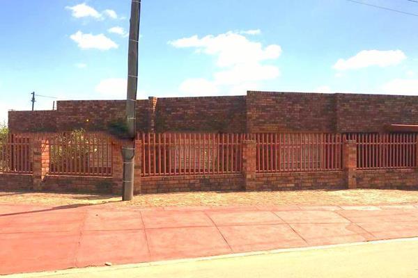 SESHEGO is one of the Popular Township in the City of Polokwane, this house is located in ZONE 3 just about 10 Km from Polokwane. This ...