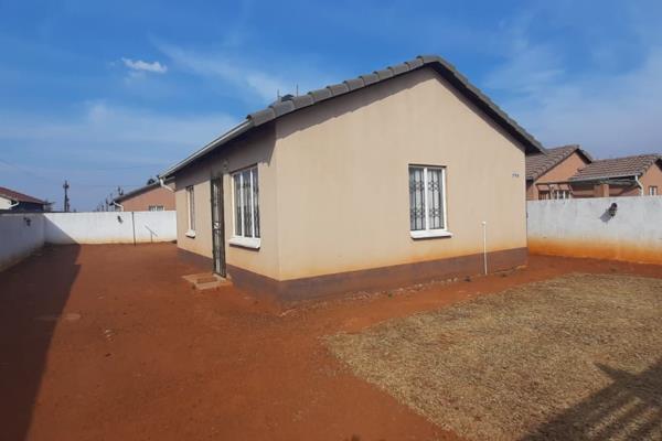 TWO BEDROOMS ONE BATHROOM HOUSE FOR SALE IN PROTEA GLEN

This home has a lot of ...