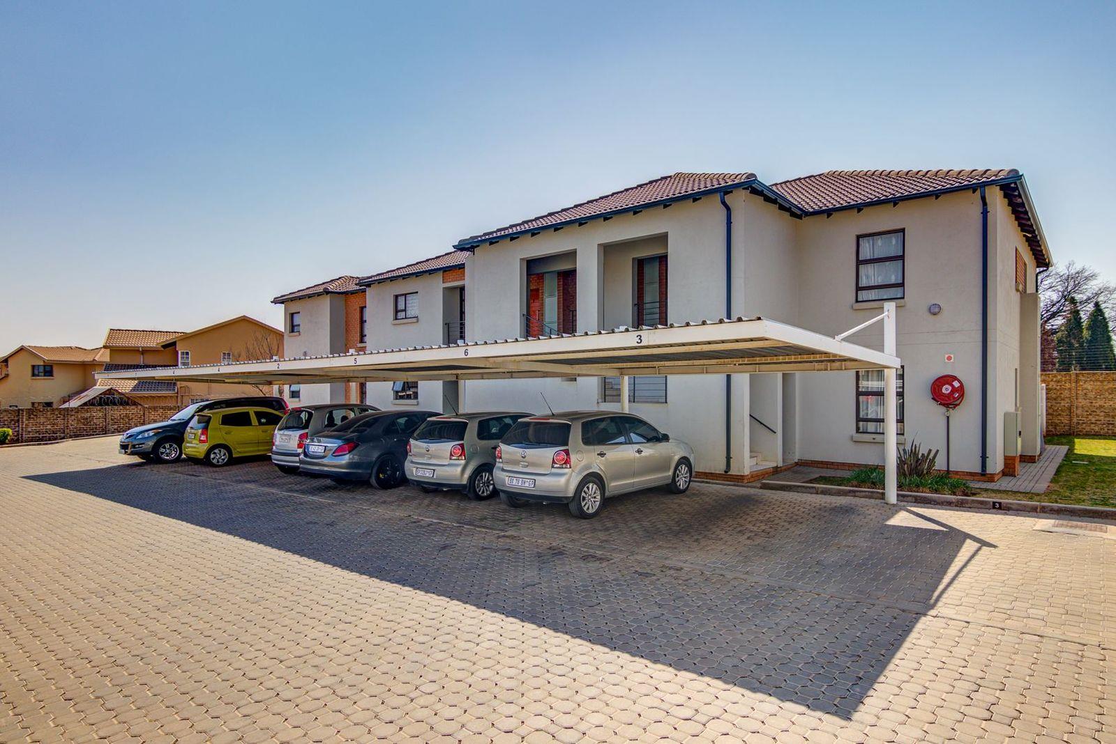 2 Bedroom Townhouse for sale in Pomona 5 Maple Rd P24113119389