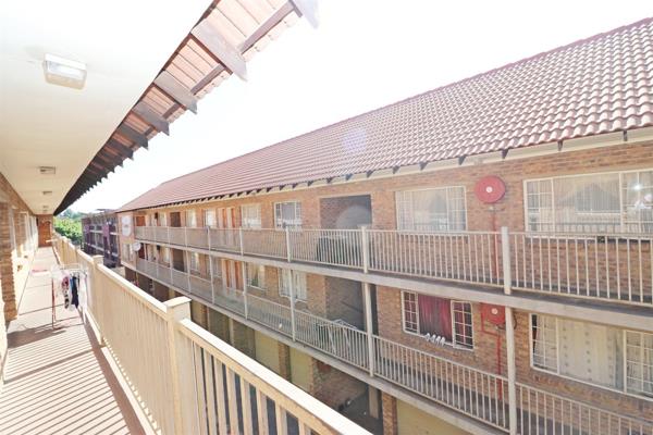 This unit is situated on the airport side of Kempton Park CBD on Northrand road. The unit offers tiles throughout.
The unit offers an ...