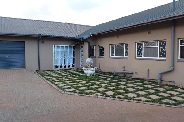 This family home is well maintained, with an open plan kitchen and scullery, living areas, and a braai room. Three bedrooms and two ...