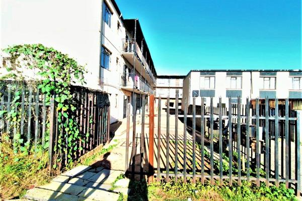 Cozy 2 bedroom apartment in Riverlea at Sharon Flats, priced to sell.

This top floor ...