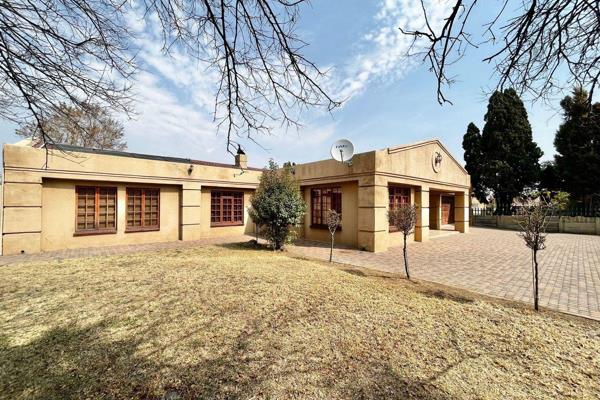 Amazing 5-Bedroom House with Pool in good neighbourhood!
This large 5-bedroom property in Secunda&#39;s sought-after community provides ...