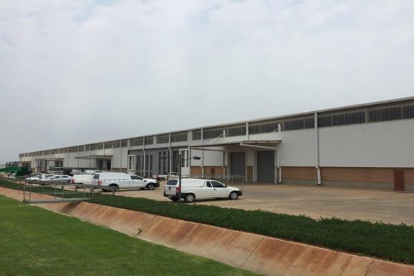 This 2 356m2 modern warehoaccess to O.R Tambo International Airport.

use is located in ...