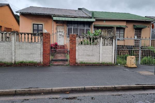 Dormehl Phalane Glenwood presents this property in Umbilo that comes with three bedrooms as well as an open plan lounge and dining ...