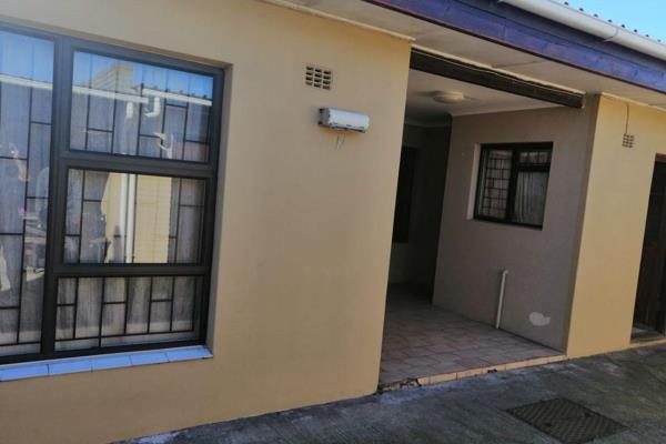 2 x bedrooms, built-in cupboards in main bedroom
1 x bathroom
 The flatlet in separate ...