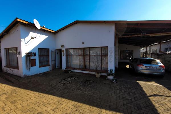 This family home has the following on offer:
- Three bedrooms.
- Two bathrooms.
- ...