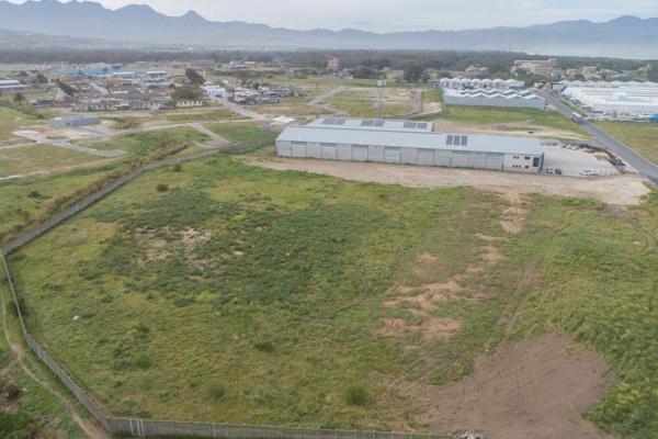 Kindly be aware that the price mentioned does not include VAT. Spacious plot of land (19 521 sqm) available in a highly secure ...