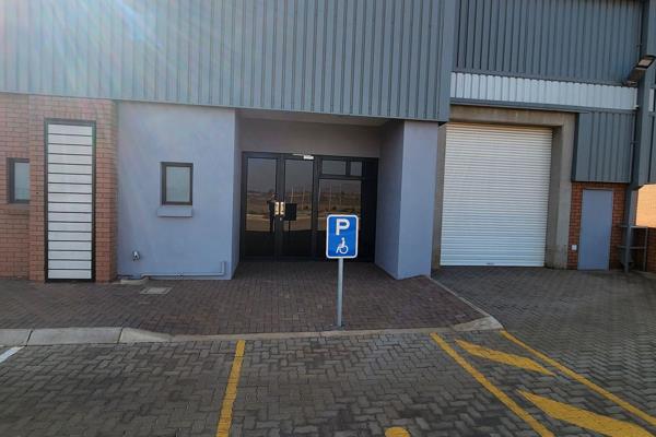 Spacious warehouse with 676m2 To Let in Olifantsfontein, Midrand. 

Introducing a ...