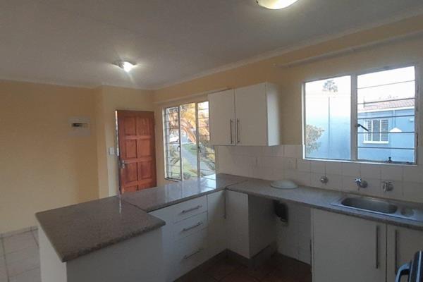 3 bedrooms 1 bathroom unit with open plan kitchen with ample cupboard space and appliance fittings. Overlooks a spacious lounge with ...