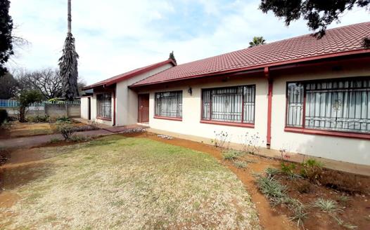 3 Bedroom House for sale in Vanderbijlpark SW 2