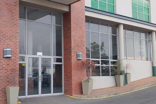 492 m2 showroom in a secure retail/industrial center
Great exposure onto Beyers Naude ...