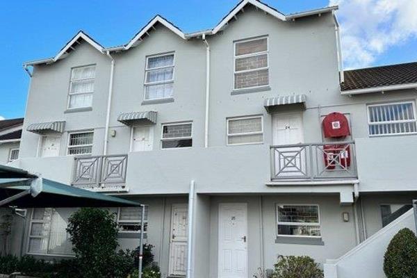 2 bedroom Townhouse close to all amenities
Fitted kitchen with 1 x plumbing
North ...