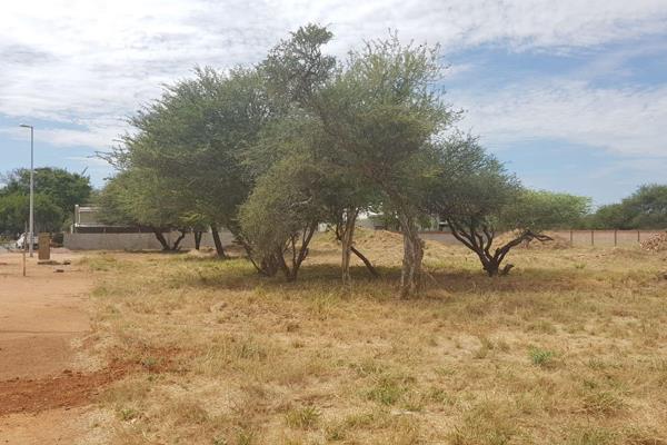 Vacant stand for sale in Lephalale.
Erf Size 724m2.
Serviced.
Located close to Boxer, Shoprite, schools and other amenities.
Don&#39;t ...