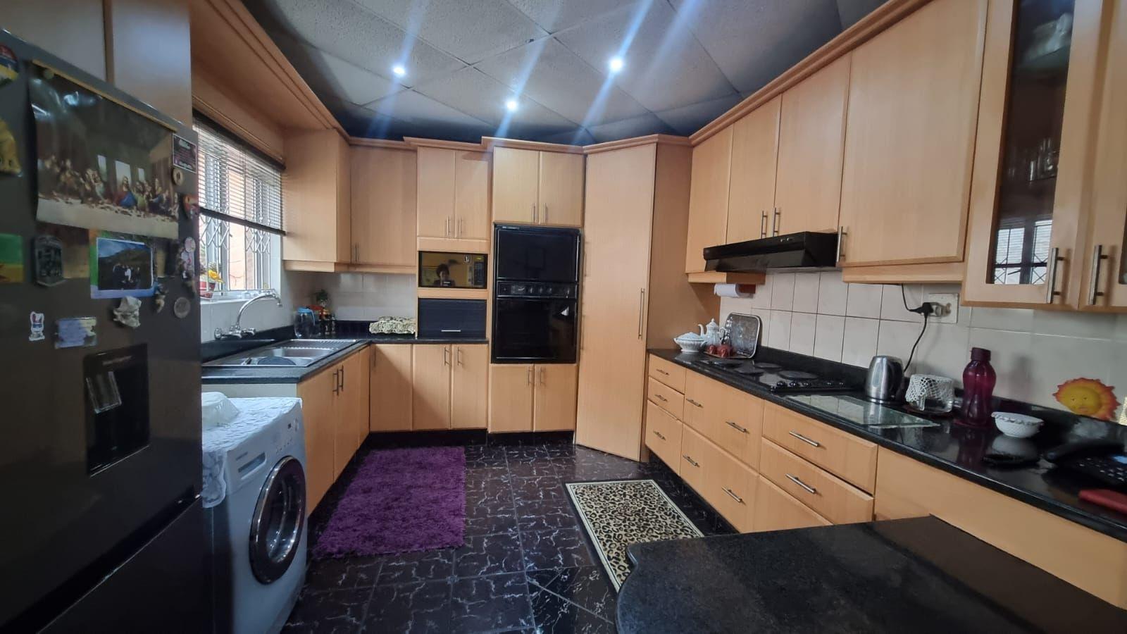 3 Bedroom House for sale in Silverglen P24113215874