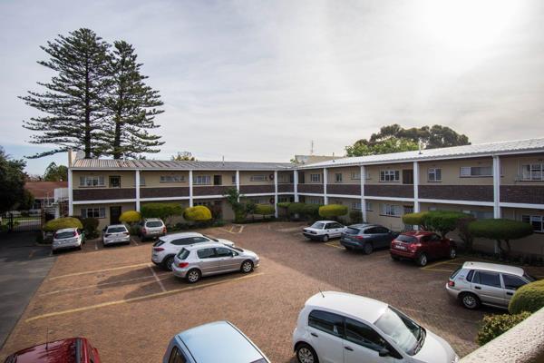 If you are looking for a stunning apartment to rent in Somerset West, this is the one for you. A well-run complex and very safe. The ...