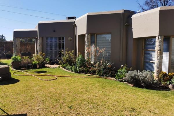 This stunning property in East Village in Sunward Park offers:
3 Big bedrooms with built in cupboards
2 Full beautiful bathrooms, 1 is ...