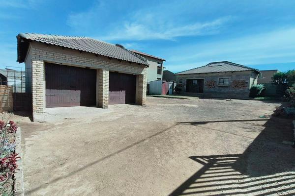 Double stand land available to develop your dream home!! Come and grab it before it is to late. Pets allowed and fully walled with gate.