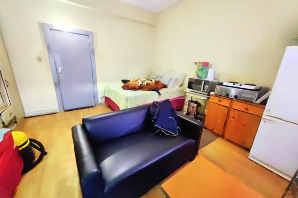 3 bedroom flat in one of the best blocks of flats in North End. 
This beautiful flat offers 3 bedrooms, kitchen and ...