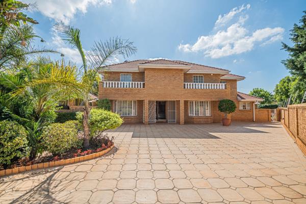 Price reduced! All offers from R3.8m will be considered. 

This exquisite Erasmia (Centurion) double-storey, face-brick home has the ...