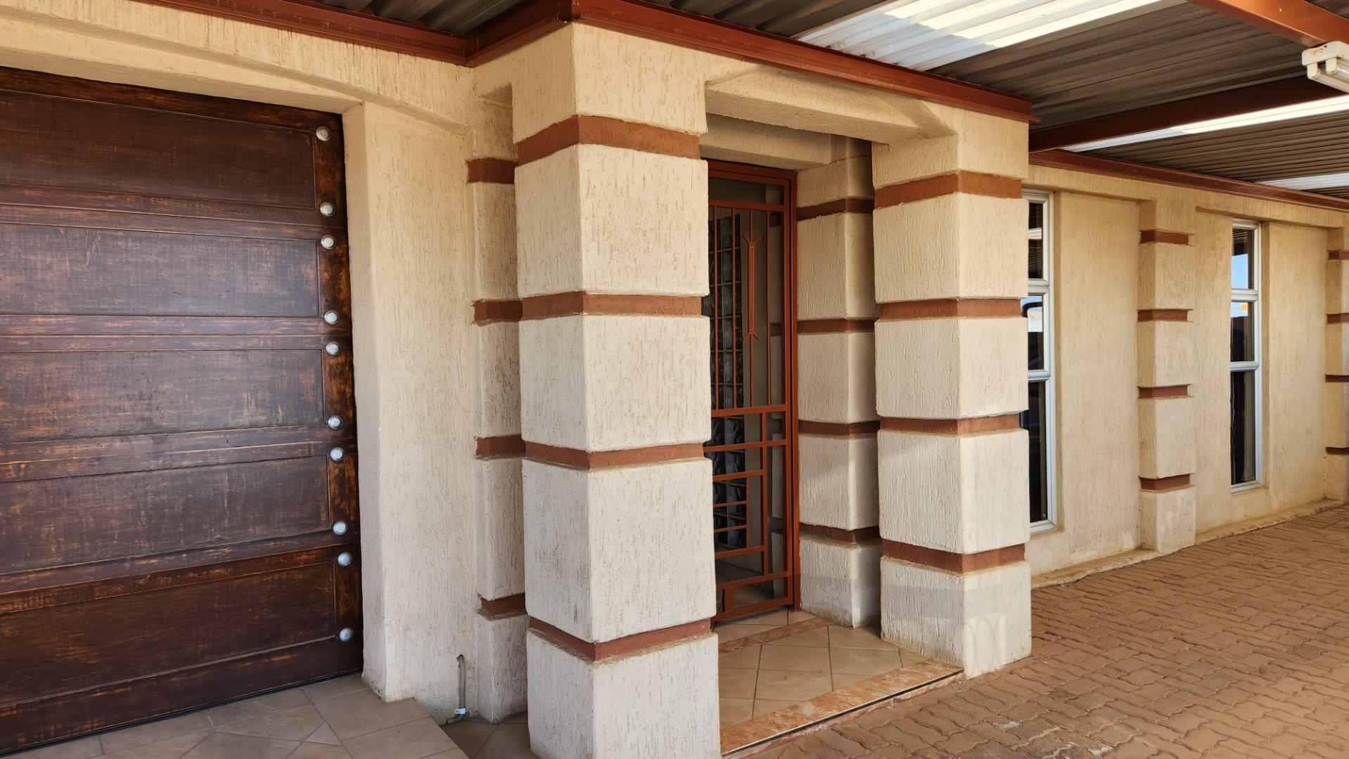 3 Bedroom House for sale in Cloverdene P24113230089