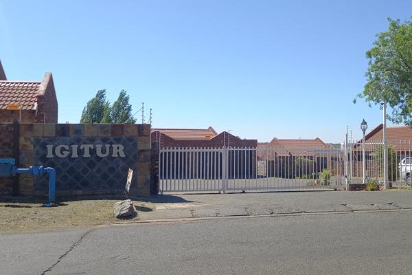 Lovely two bedroom townhouse with build in cupboards. One Full bathroom with a bath, shower, toilet, and basin. open plan kitchen with ...