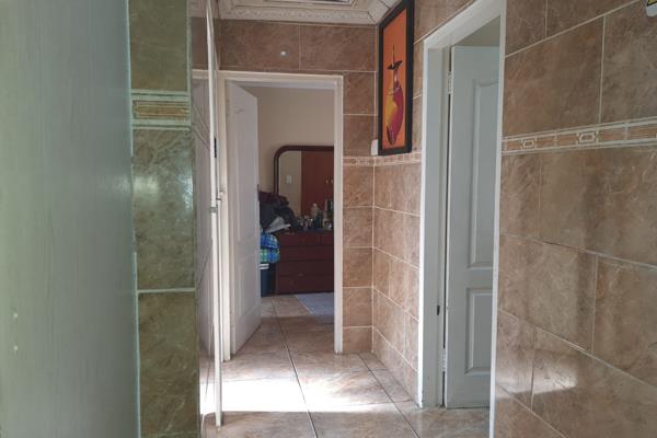 The property has three bathrooms, and two of them are en suite. &quot;En suite&quot; means that these two bathrooms are directly ...