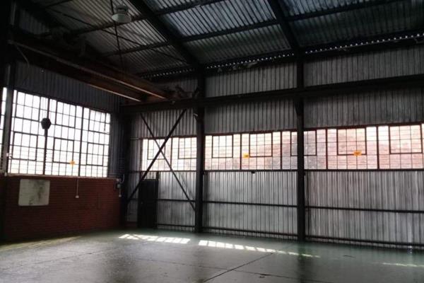 In a great location just off Main Reef Road and close to Germiston station.
This ...