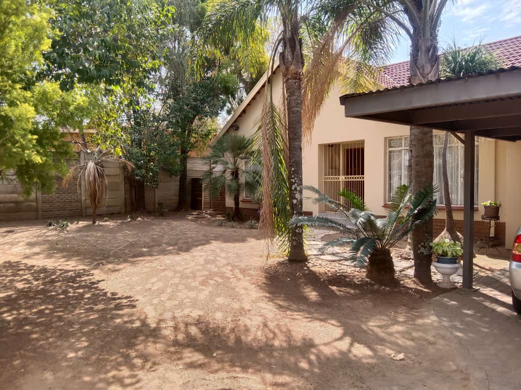 4 Bedroom House for sale in Pioneer Park P24113247850