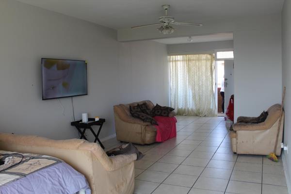 spacious apartment at good location located next to Johnston st highway. It is a one ...