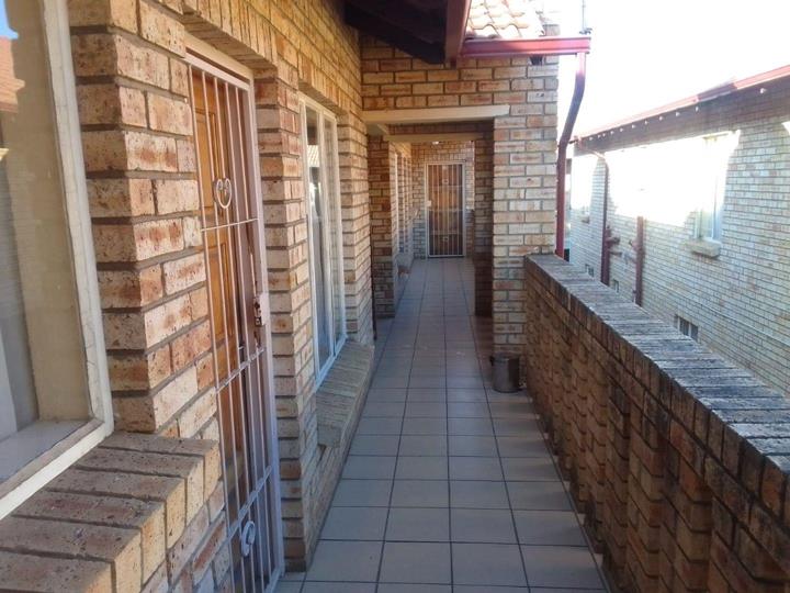 1 Bedroom Apartment / flat for sale in Rustenburg Central - P24-113254448