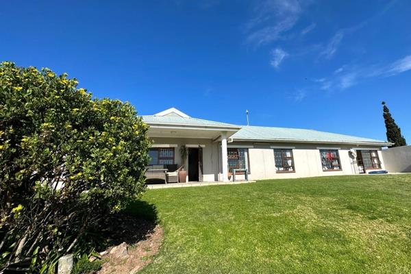 LARGE FAMILY HOME WITH VIEW
AVAILABLE 01 MARCH 2025

Large 5 bedroom house on 3 ...