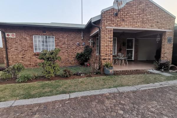 2 Bedroom Townhouse for sale!
This property is situated in a well kept complex with 24 hour security
This unit offers 2 bedrooms with ...