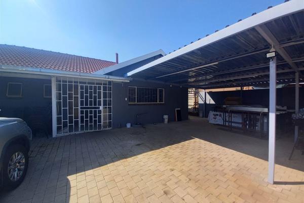 This property is situated close to schools and Menlyn Main. It is the perfect setup to run a business from, with its huge store room ...