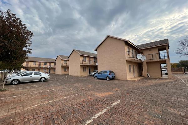 -This is a stunning bachelor unit available around Mansfield Avenue near Parktown stores, Spar and KFC.

-This an open plan living ...