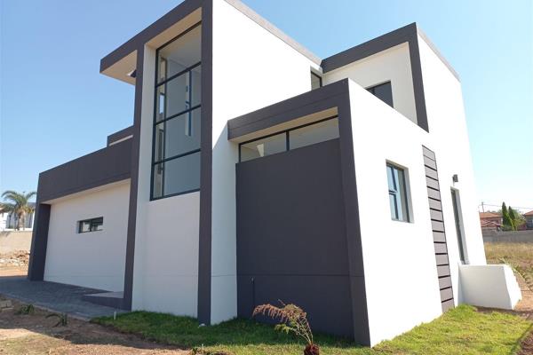 Looking for an ultra modern, concrete, glass and steel home in a secure estate in the heart of Fourways?
Erf 379 is 396m2 and comes ...