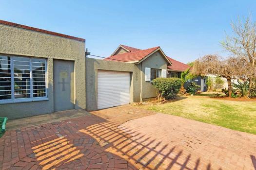 3 Bedroom House for sale in Verwoerdpark