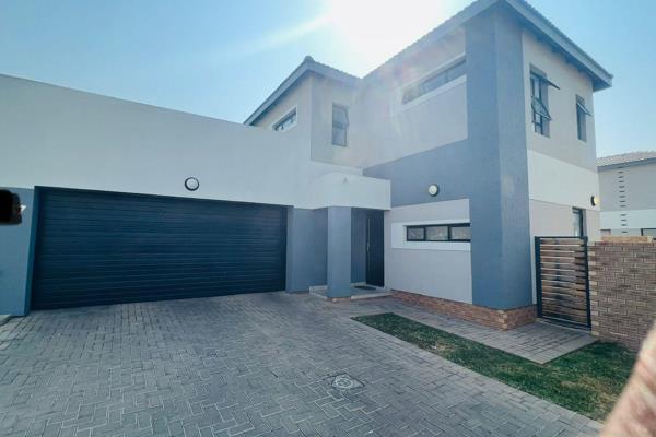 This lovely house is situated in a new development estate with 24 hours monitoring ...