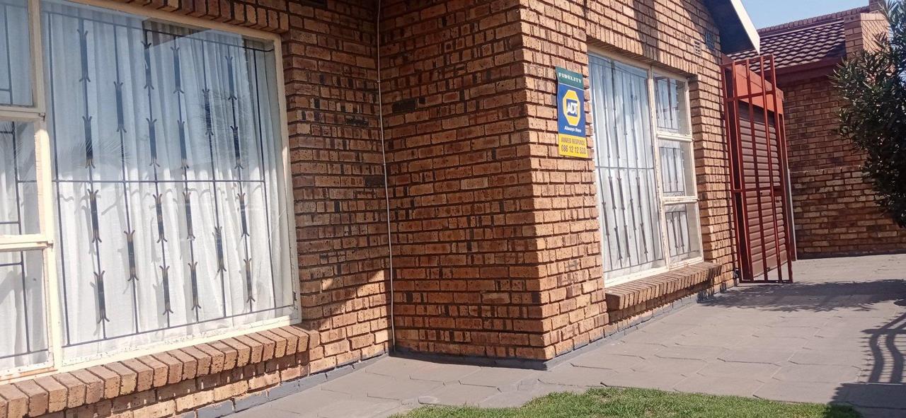 4 Bedroom House for sale in Ackerville - P24-113260348