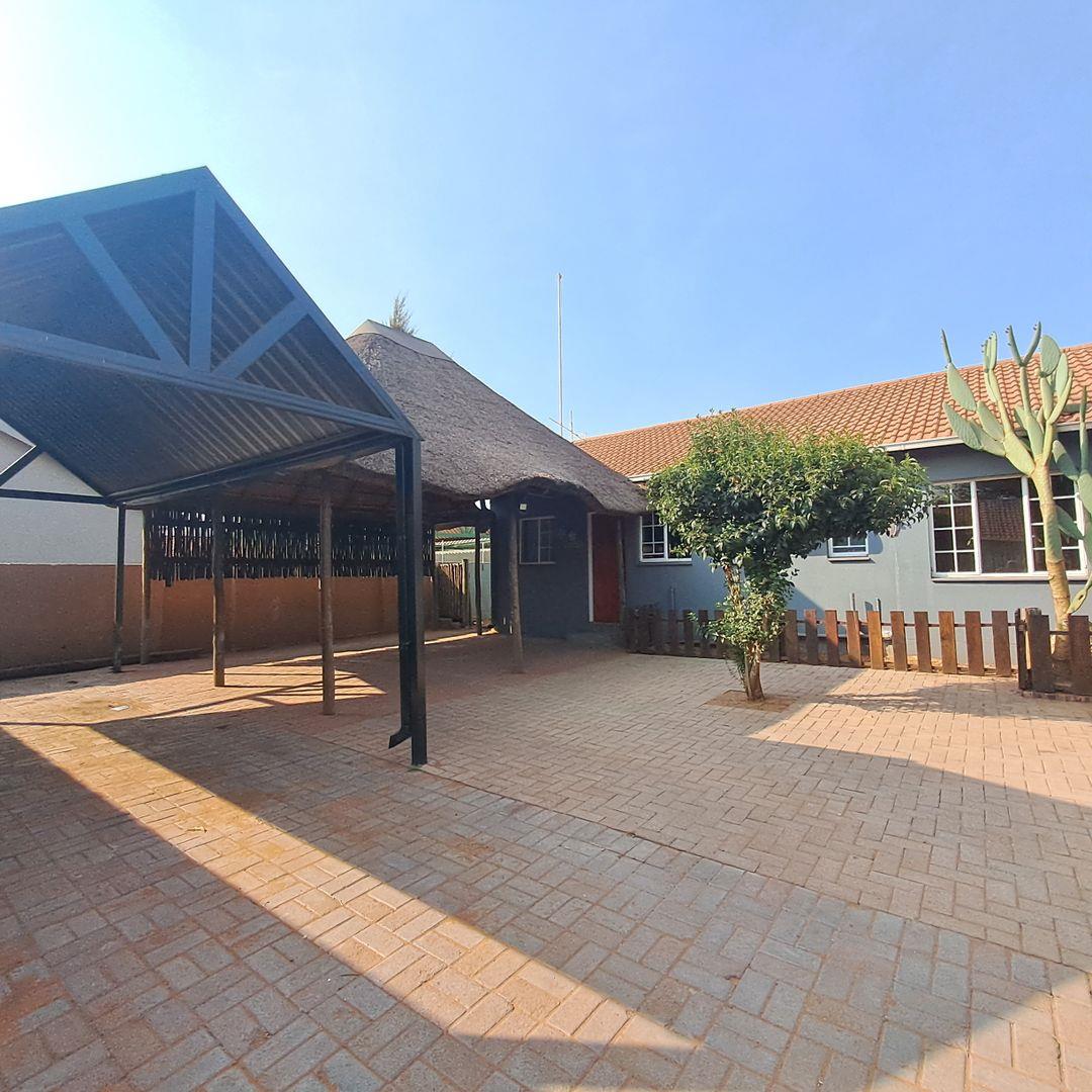 3 Bedroom House for sale in Kathu P24113260824