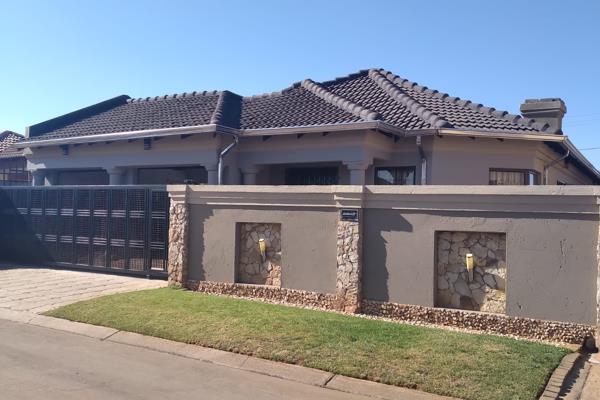 Brand New House for Sale in Vosloorus Ext 31

Price: R1,250,000

Presenting this stunning newly built house situated in the ...