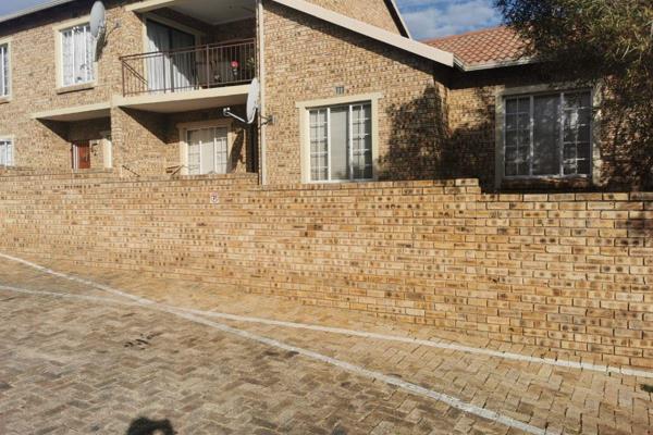 This neat family home in Radiokop boasts three well-sized bedrooms with laminated ...