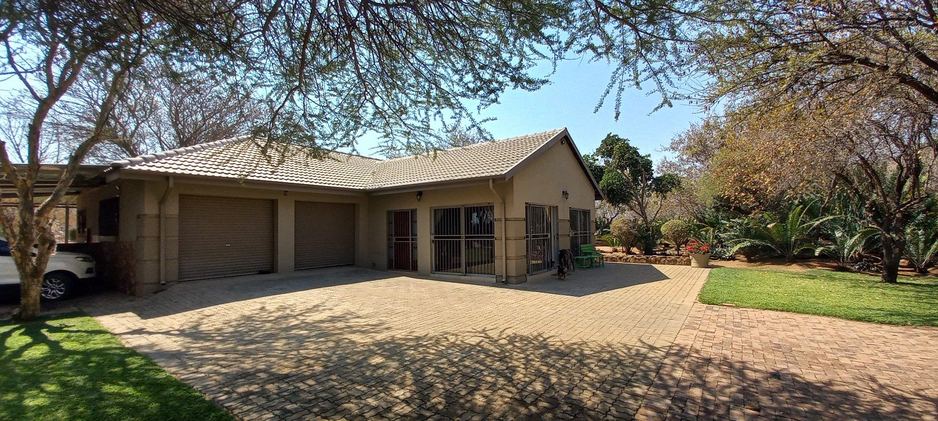 4 Bedroom House for sale in Lephalale P24113264522
