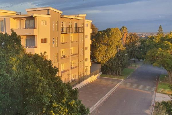 A quiet one bedroom apartment near Tyger Valley Centre, Eduvos Tertiary College, High ...