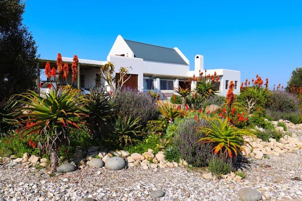 Experience the authentic allure of the West Coast with this delightful beach house in Jacobsbaai. This property captures the essence of ...