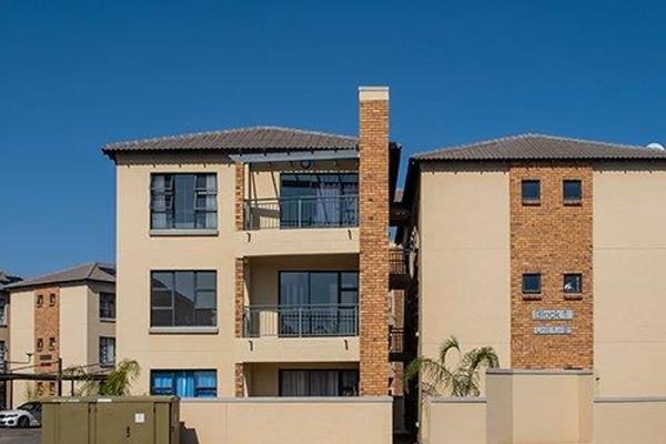 This apartment offers:
2 bedrooms with build in cupboards
1 full bathroom
Lounge/TV ...