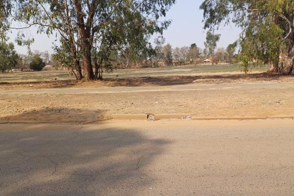 Huge 4200 Sqm piece of land available.

Viewing can be arranged at any time!